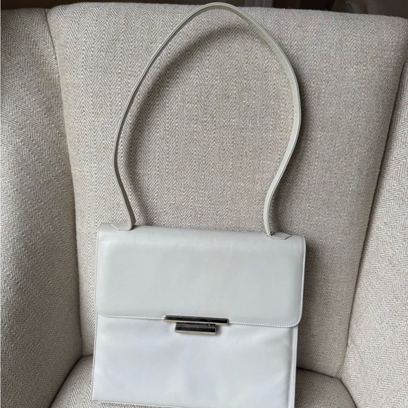 Chic White Leather Shoulder Bag - Picture 1 of 7